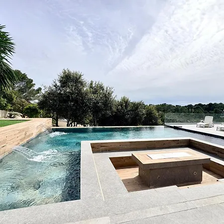 - Piscine & Calme Pensionat Nîmes