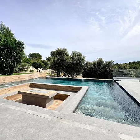 - Piscine & Calme 4* Nîmes