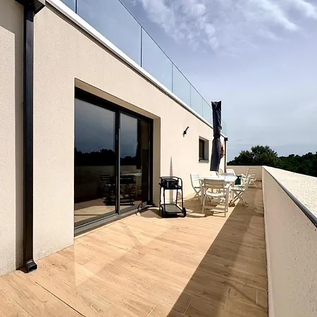 - Piscine & Calme Nîmes